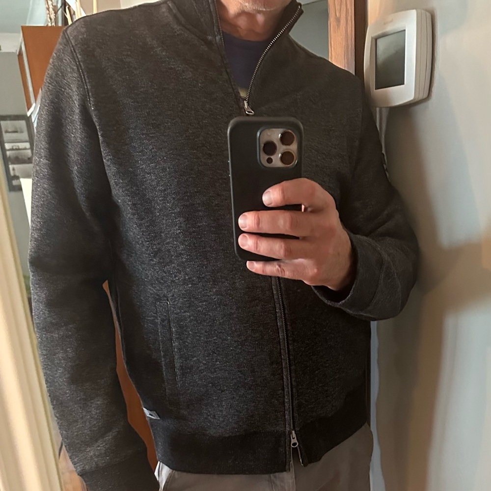 Men’s size large Roots Canada zip up fleece